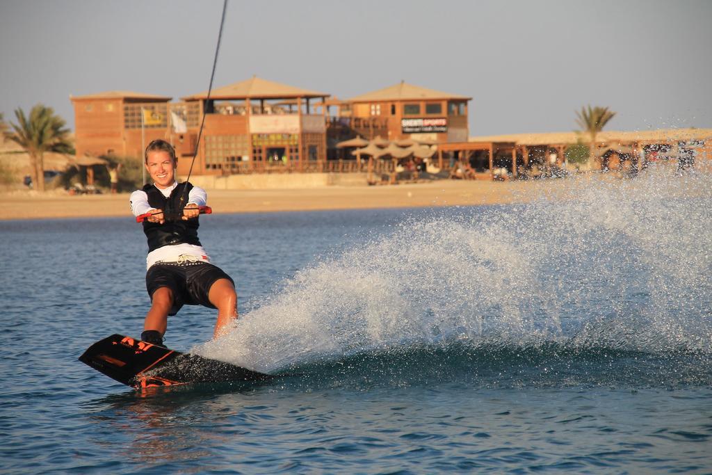 The Breakers Diving And Surfing Lodge Soma Bay Hurghada Exteriör bild